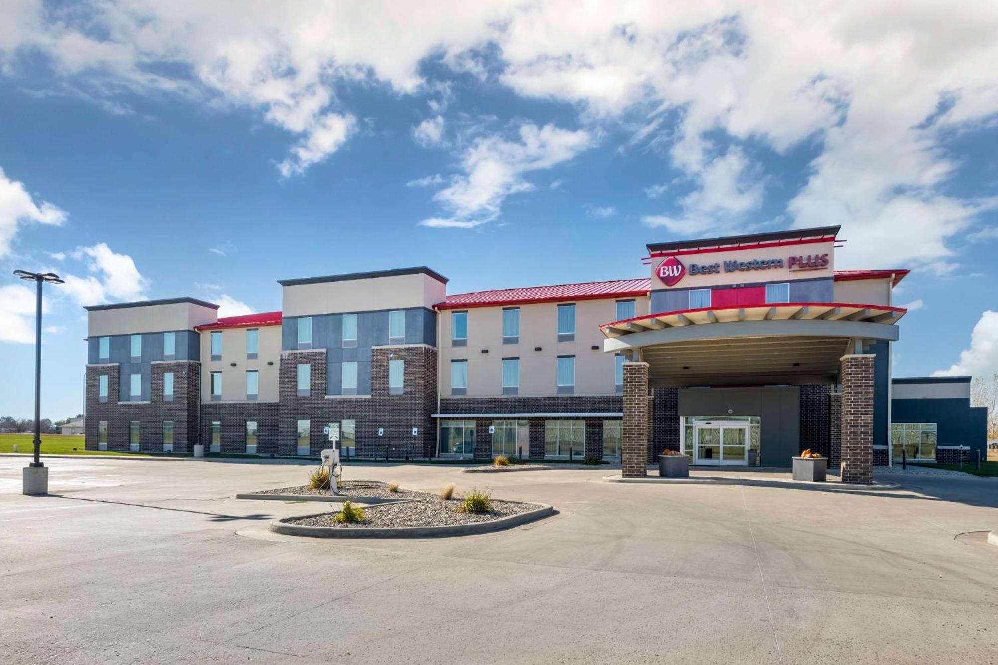 Best Western Plus Lakeview Hotel Madison Exterior photo